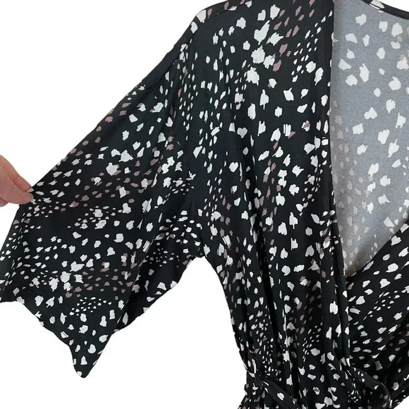 Flora Nikrooz Jacqueline Short Sleeved Robe - Picture 5 of 9